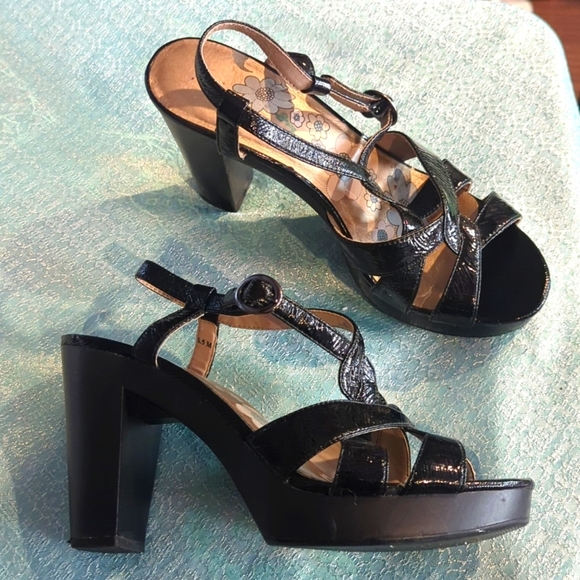 Mudd Shoes - VGUC Vintage Mudd 2000s "Strum" Patent Strappy Heels sz 6.5  - Peak Y2K!